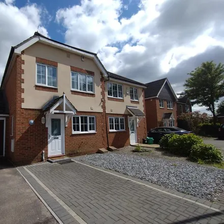 Rent this 3 bed duplex on 21 Sadler's Lane in Sindlesham, RG41 5AJ