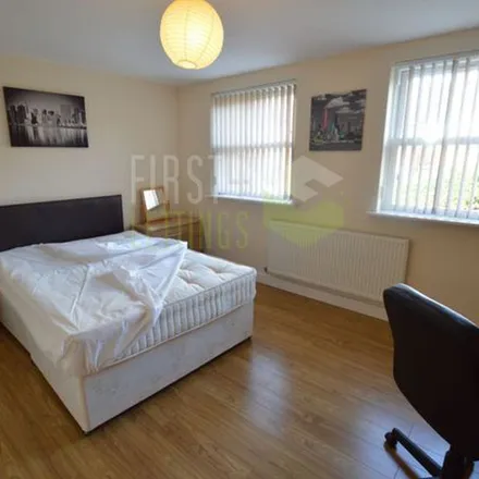 Rent this 4 bed townhouse on Eastleigh Road in Leicester, LE3 0DJ