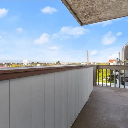 Rent this 3 bed apartment on 1817;1819 11th Street in Manhattan Beach, CA 90266