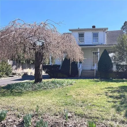 Rent this 2 bed house on 16 Underhill Avenue in Locust Valley, Oyster Bay