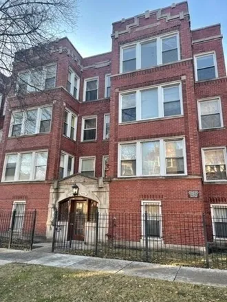 Rent this 3 bed condo on 6723-6725 South Clyde Avenue in Chicago, IL 60649