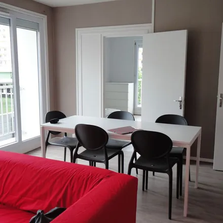 Image 3 - 1 Place Recteur Henri Le Moal, 35000 Rennes, France - Apartment for rent