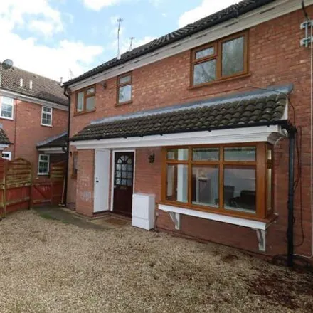 Buy this 2 bed house on Kelling Close in Luton, LU2 7ET