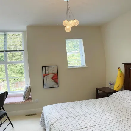 Image 5 - Derbyshire Avenue, Coquitlam, BC V3E 0G1, Canada - Room for rent