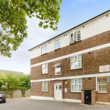 Buy this 2 bed apartment on 27 Gipsy Road Gardens in London, SE27 9TH