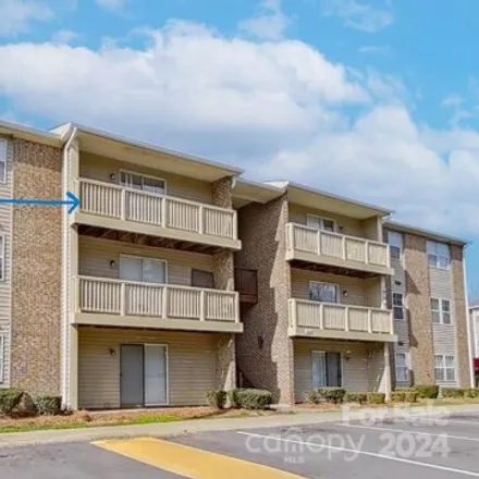 Buy this 3 bed condo on 1620 Arlyn Circle in Charlotte, NC 28213