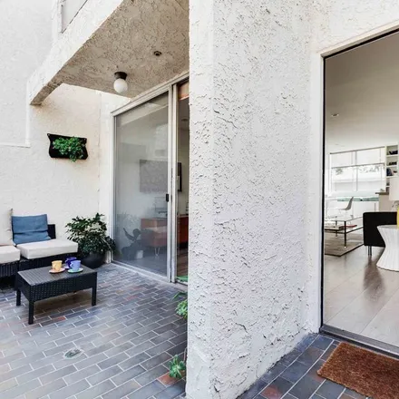 Image 2 - 963 Larrabee Street, West Hollywood, CA 90069, USA - Townhouse for rent