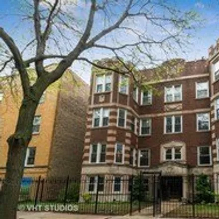 Buy this 4 bed condo on 842-844 West Agatite Avenue in Chicago, IL 60613