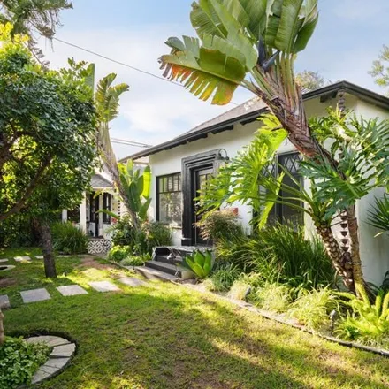 Buy this 11 bed house on 315 Vernon Ave in Venice, California