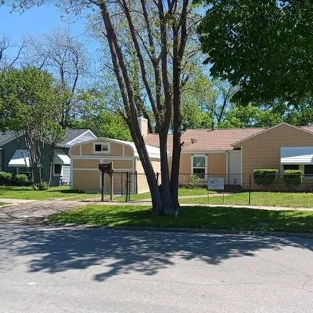 Image 1 - 999 Clarice Street, Grand Prairie, TX 75051, USA - House for sale