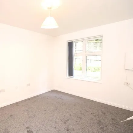 Image 7 - Aire Valley Towpath, Farsley, LS13 1NF, United Kingdom - Apartment for rent