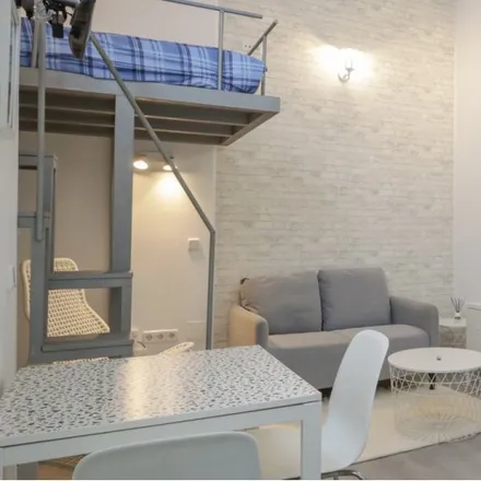 Rent this studio apartment on Cabeza de Calabaza in Calle de la Palma, 16