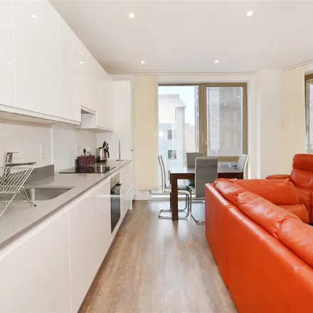 Image 4 - Cordwainer House, 64 New Village Avenue, London, E14 0TB, United Kingdom - Apartment for rent