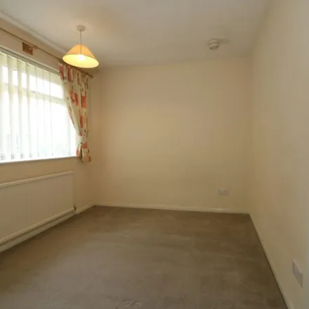 Rent this 3 bed duplex on The Boundary in Bedford, MK41 9HA