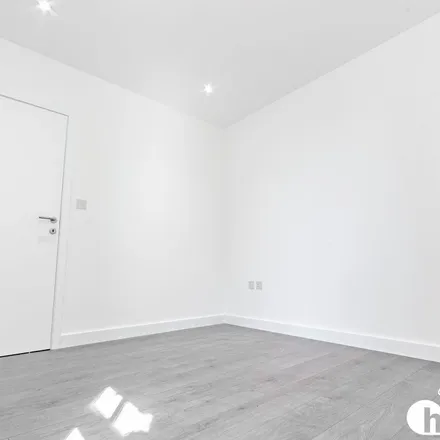 Image 6 - North End Road, London, NW11 7RL, United Kingdom - Apartment for rent