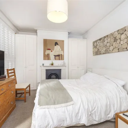 Rent this 3 bed apartment on Grafton Road in Maitland Park, London