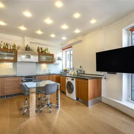 Image 3 - The Old Coffee House, 49 Beak Street, London, W1F 9SX, United Kingdom - Apartment for rent