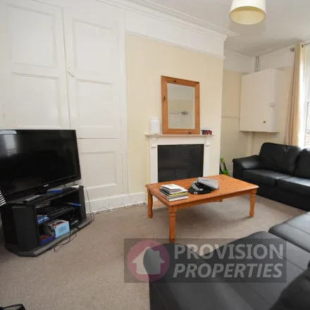 Rent this 5 bed townhouse on Back Delph Mount in Leeds, LS6 2JH