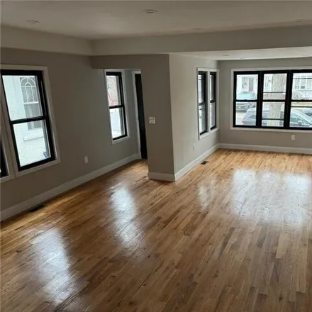 Image 3 - 2068 East 65th Street, New York, NY 11234, USA - Duplex for sale