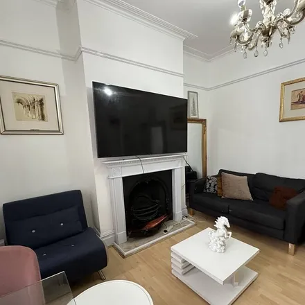 Rent this 4 bed house on London in SE6 2JB, United Kingdom