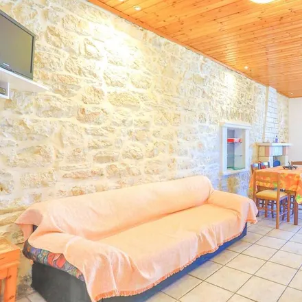 Rent this 3 bed house on Nisaki in Ανεξαρτησίας, Parga