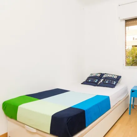 Rent this 6 bed room on Madrid in Calle de Palos de la Frontera, 36