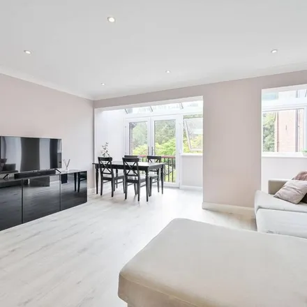 Rent this 4 bed apartment on 40-53 Bywater Place in London, SE16 5ND
