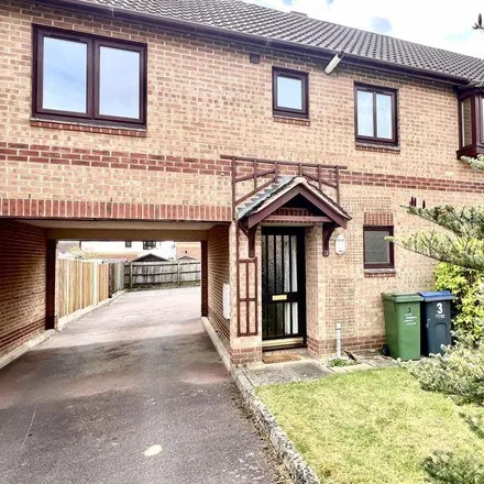 Rent this 3 bed apartment on Penny Royal Close in Calne, SN11 0RU