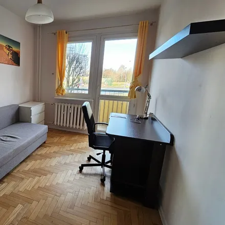 Rent this 4 bed room on Zbigniewa Burzyńskiego 6G in 80-462 Gdańsk, Poland
