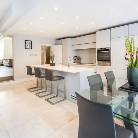 Rent this 5 bed apartment on 24 Parsons Green Lane in London, SW6 5UL