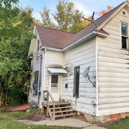 Buy this 2 bed house on 743 5th Avenue in Vinton, IA 52349