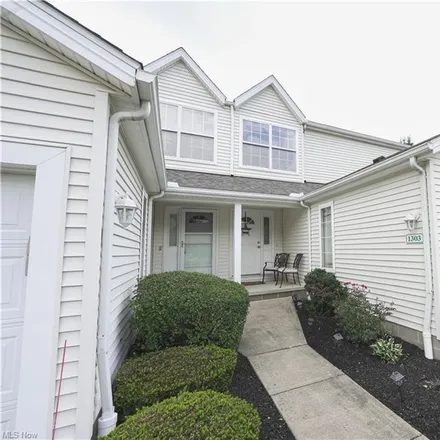 Buy this 2 bed condo on 1303 Meadow Run in Copley Township, OH 44321