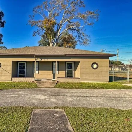 Buy this studio house on 228 Gulf Drive in West Columbia, TX 77486