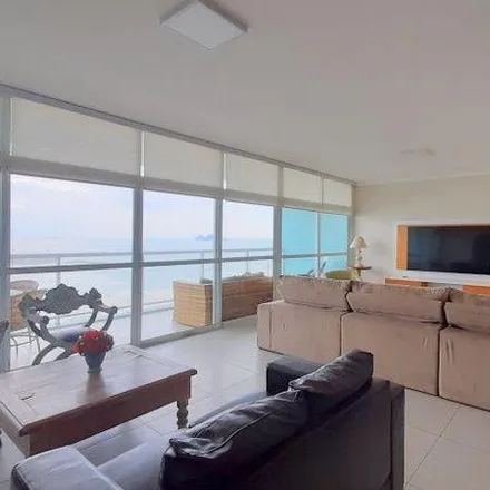 Buy this 3 bed apartment on Avenida Marechal Deodoro da Fonseca 778 in Pitangueiras, Guarujá - SP