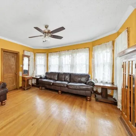 Image 5 - 5938 South California Avenue, Chicago, IL 60629, USA - House for sale