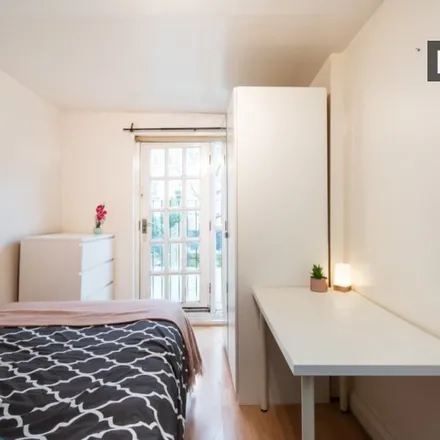 Rent this 4 bed room on 31 Marlborough Road in London, N19 4NA