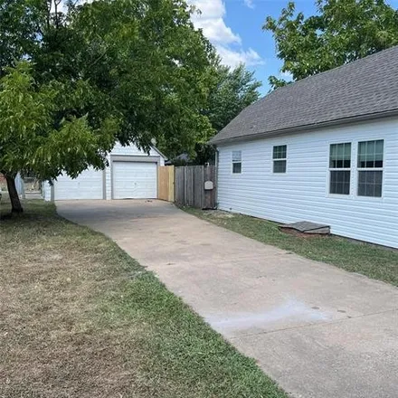 Image 2 - 288 East Will Rogers Boulevard, Claremore, OK 74017, USA - House for sale