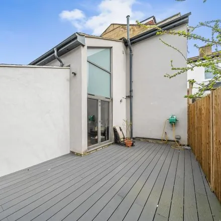 Image 3 - 35 Stanford Road, London, N11 3HY, United Kingdom - House for rent
