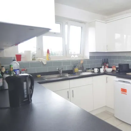 Image 1 - Shenstone House, Fir Tree Close, London, SW16 1TF, United Kingdom - Room for rent