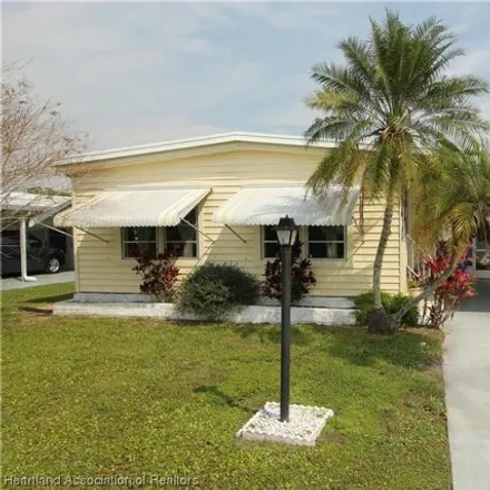 Buy this studio apartment on 2205 Martinique Avenue in Sebring, FL 33870