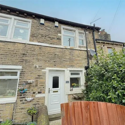 Buy this 2 bed townhouse on B&M Bargains in Town End Road, Bradford