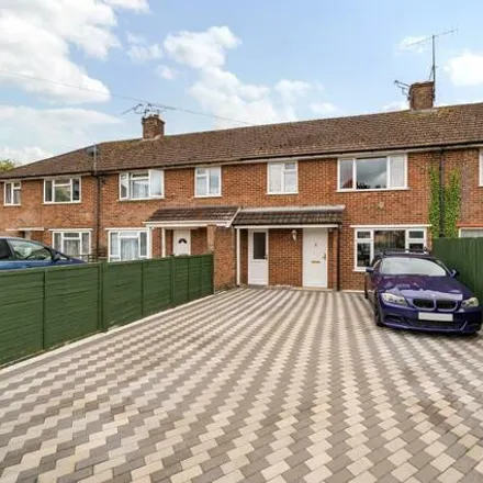 Buy this 3 bed townhouse on Frilsham Road in Southcote Lane, Reading