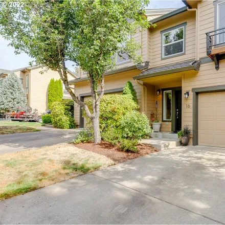 Buy this 2 bed condo on 21 Summit Ridge Court in Lake Oswego, OR 97035