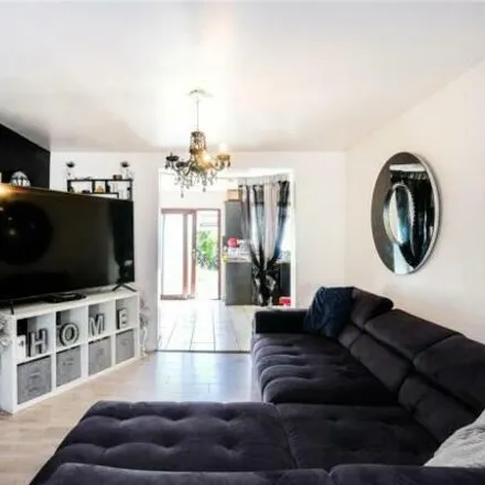 Buy this 3 bed townhouse on Dorothy Barley Infants' School in Davington Road, London