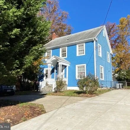 Rent this 3 bed house on 1407 North Glebe Road in Arlington, VA 22207