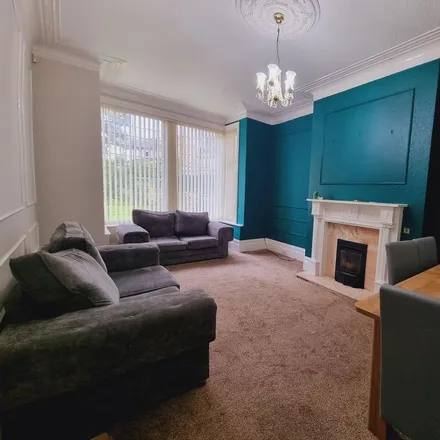 Image 3 - Toller Lane, Bradford, BD9 5NX, United Kingdom - House for rent