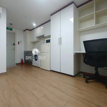 Rent this studio apartment on 서울특별시 관악구 봉천동 951-15