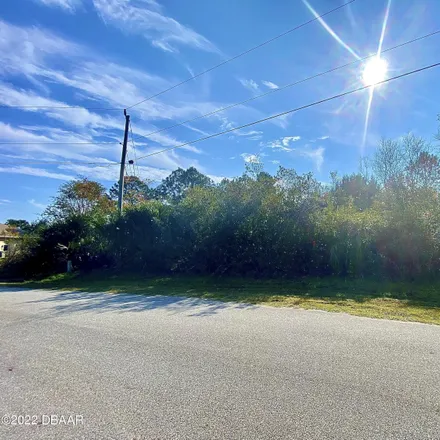 Buy this studio house on 22 Ludlow Lane East in Palm Coast, FL 32137