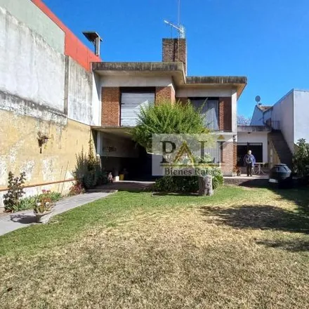 Buy this studio house on 25 de Mayo in Partido de Florencio Varela, Florencio Varela