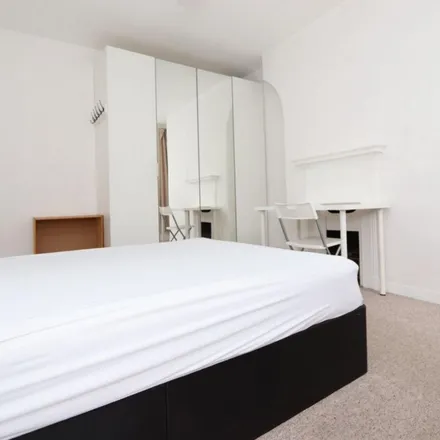 Image 4 - Chancellor House, Green Bank, London, E1W 2QB, United Kingdom - Apartment for rent